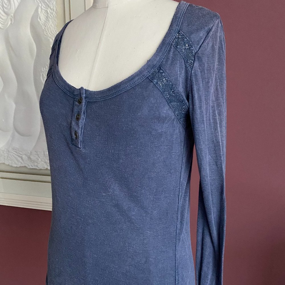 AnM blue long sleeved lace detail T SMALL